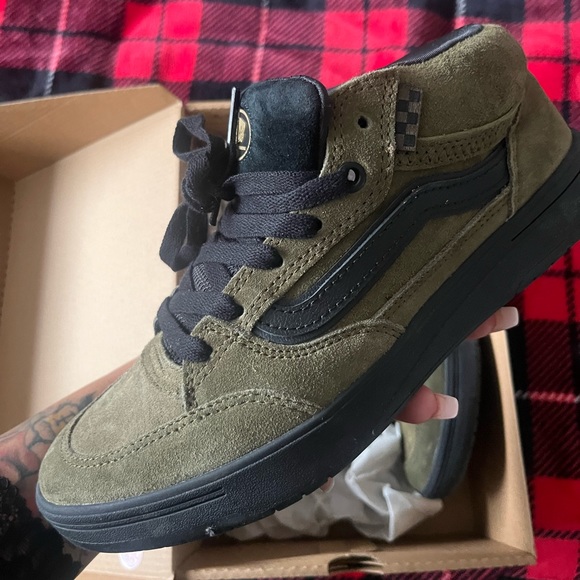 Vans Shoes - Vans Zhaba Mid Beatrice Collab